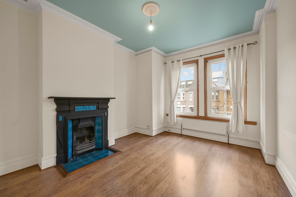 Property photo 2 of 15 Picture No. 32
