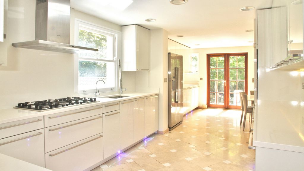 Property photo 1 of 19 Photo 7