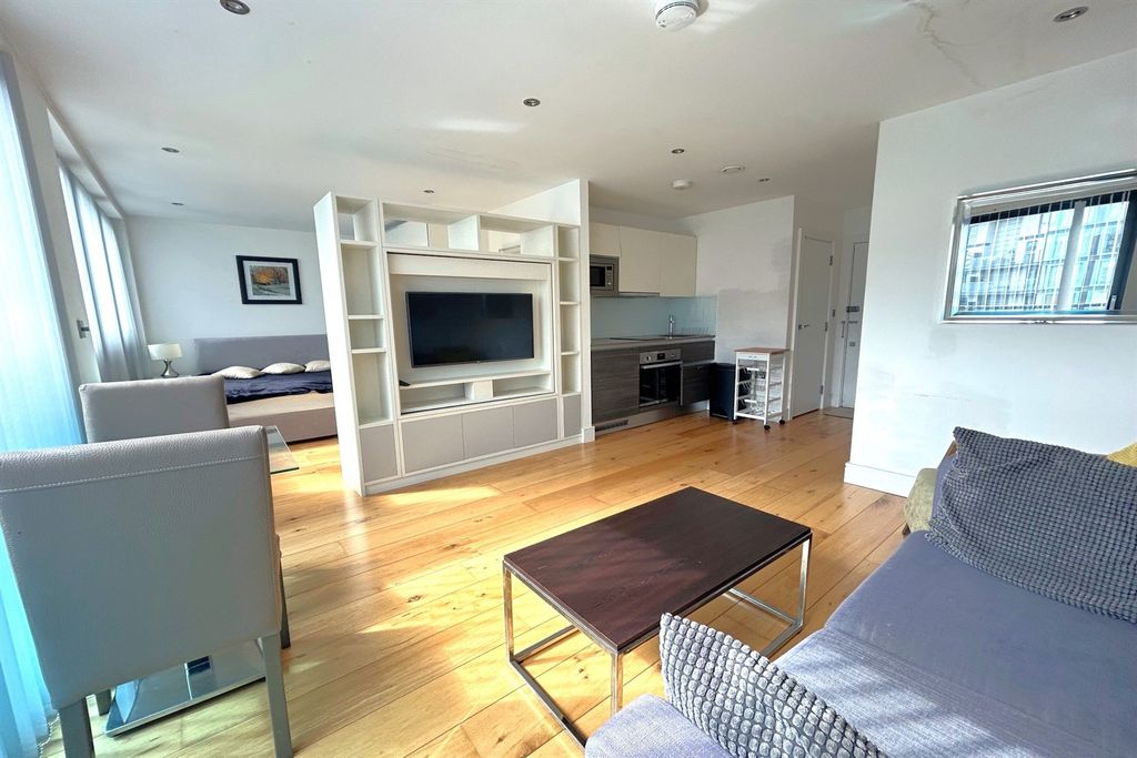 Property photo 1 of 10 (Main)
