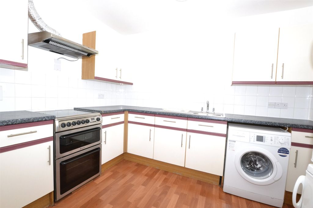 Property photo 3 of 8 Kitchen