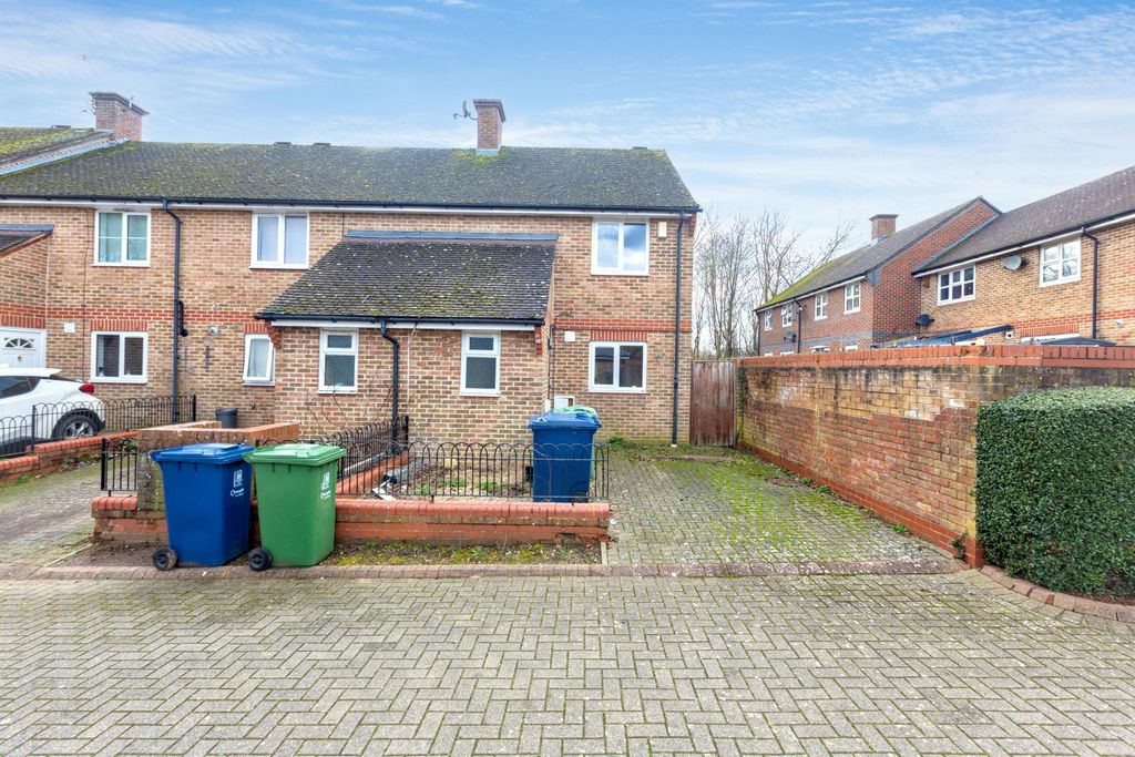 Property photo 1 of 19 16 Falcon Close, Oxford, Oxfordshire, Ox4 6Ey