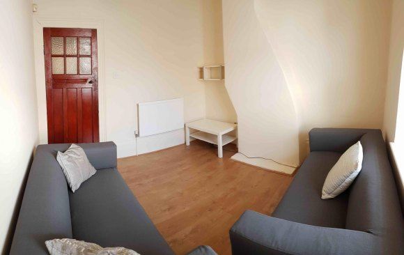 Property photo 1 of 8 Lounge