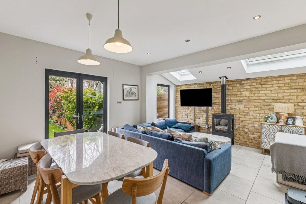 Property photo 2 of 11