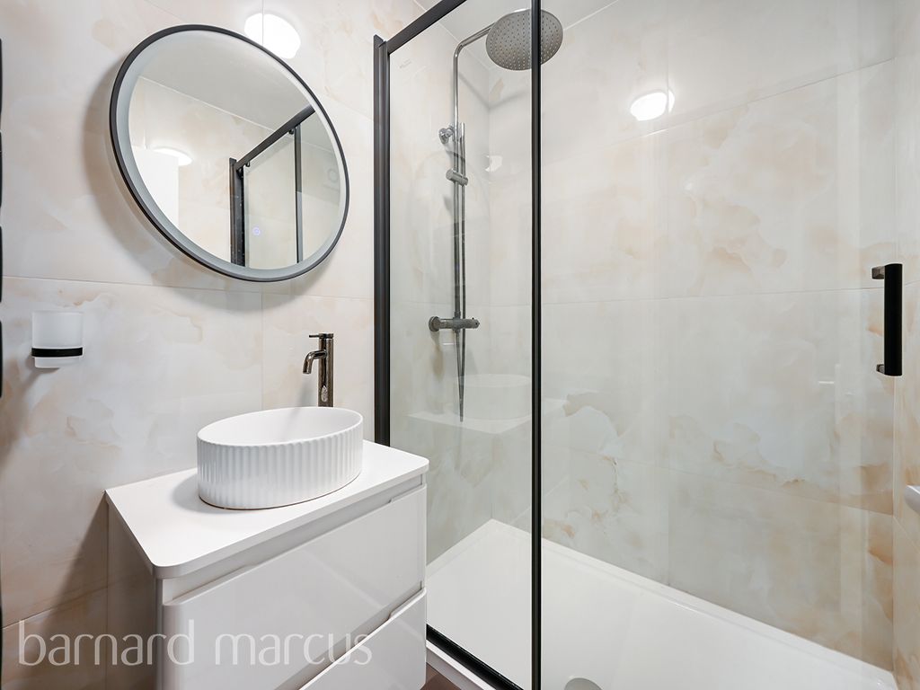 Property photo 3 of 7 Bathroom