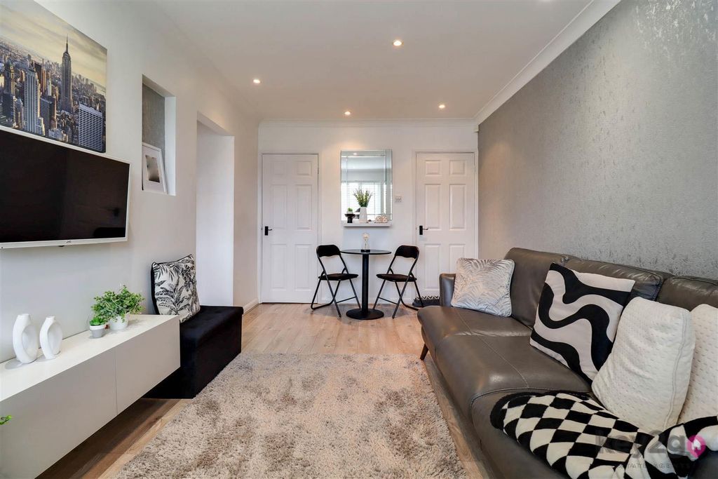 Property photo 3 of 19 2 Martin Court.Jpg