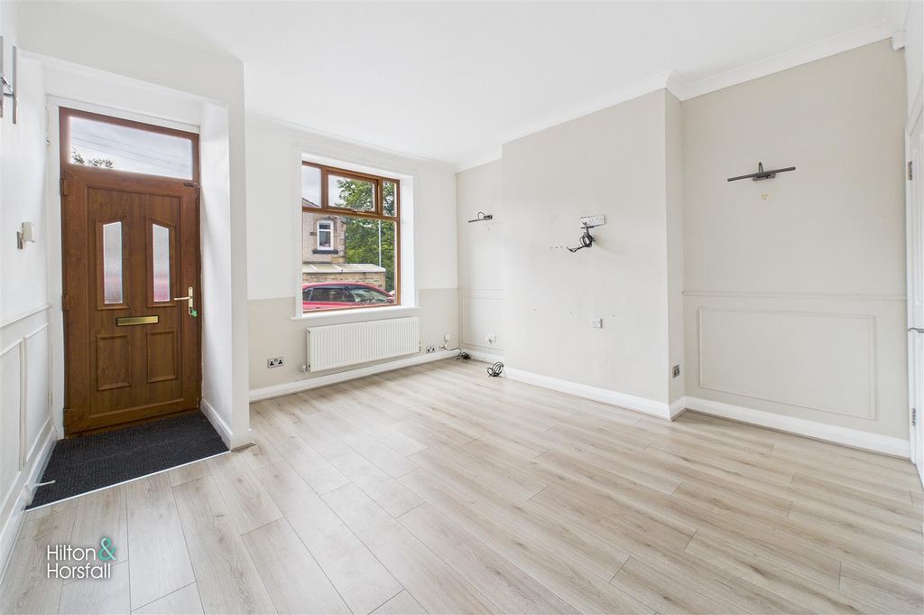 Property photo 2 of 14 Bankhouse Street