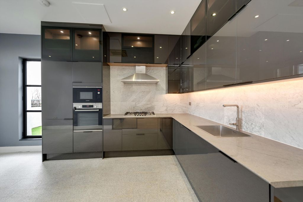 Property photo 3 of 14 Image