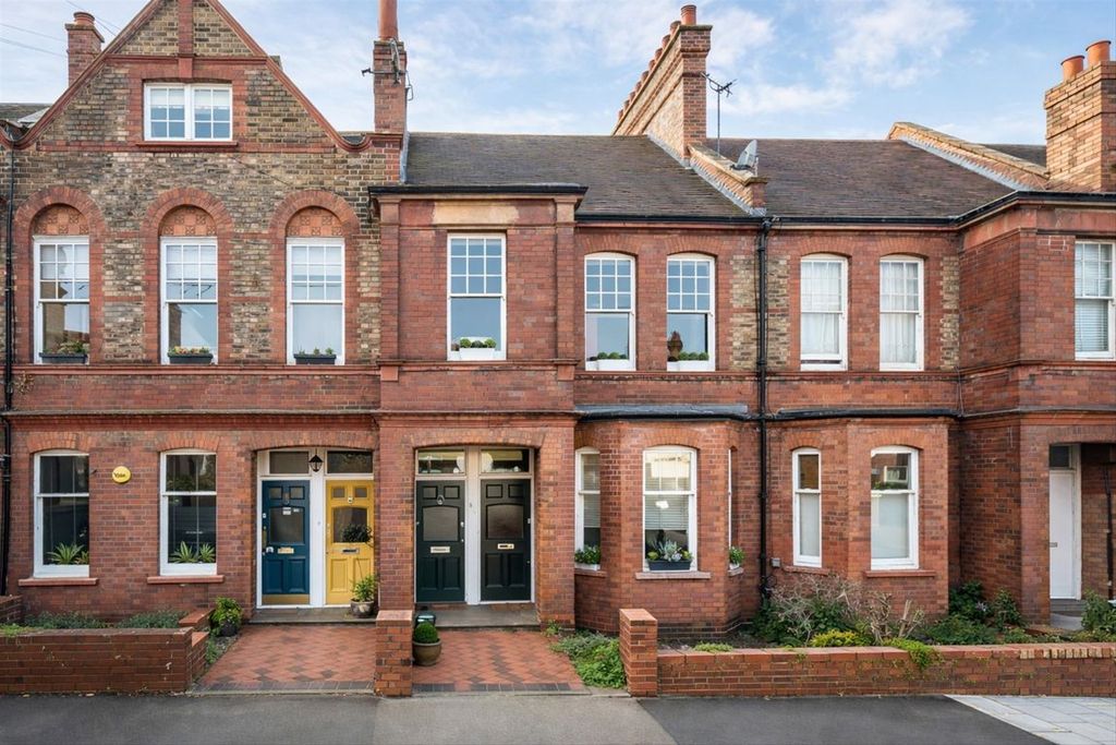 Property photo 1 of 8