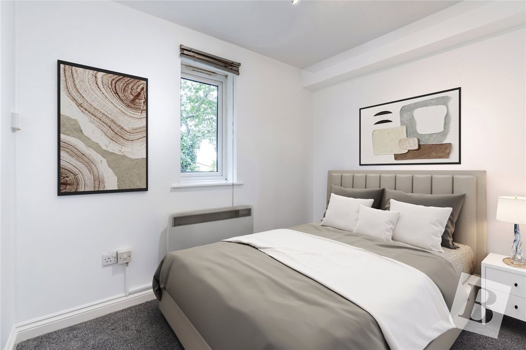 Property photo 2 of 9 Bedroom