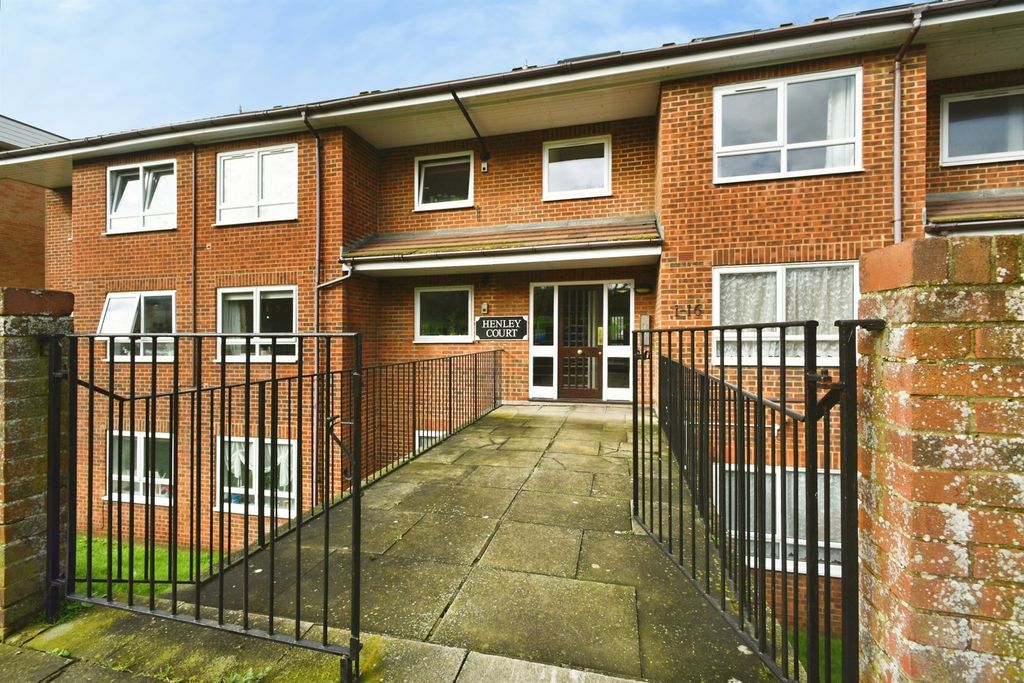 Property photo 1 of 17