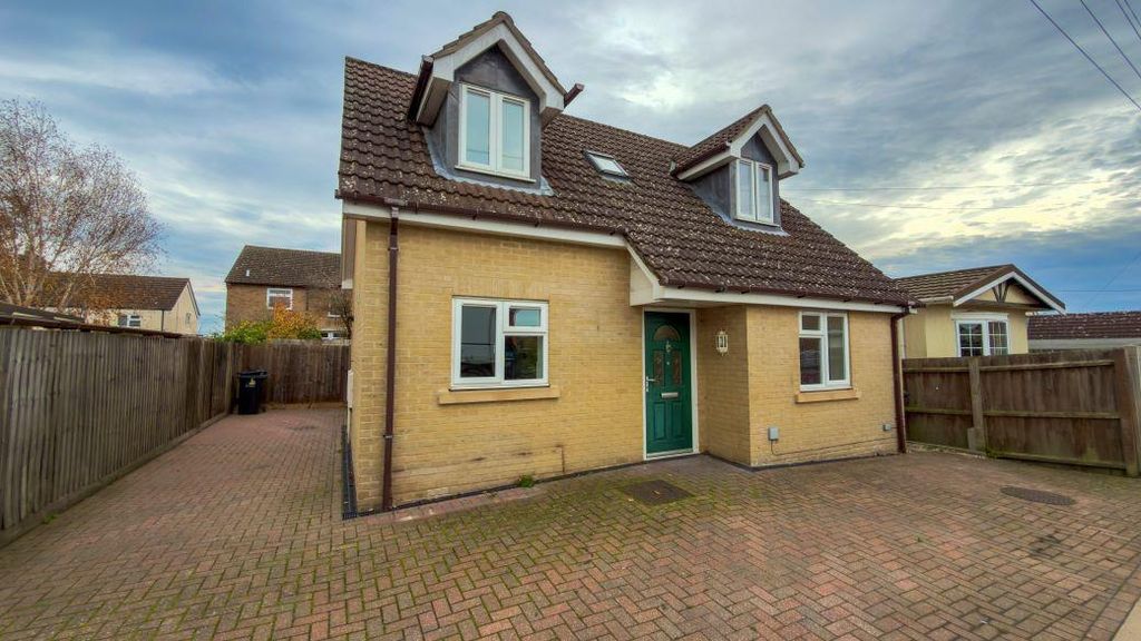 Property photo 1 of 11 6Bancroftlanesoham 11.Jpg