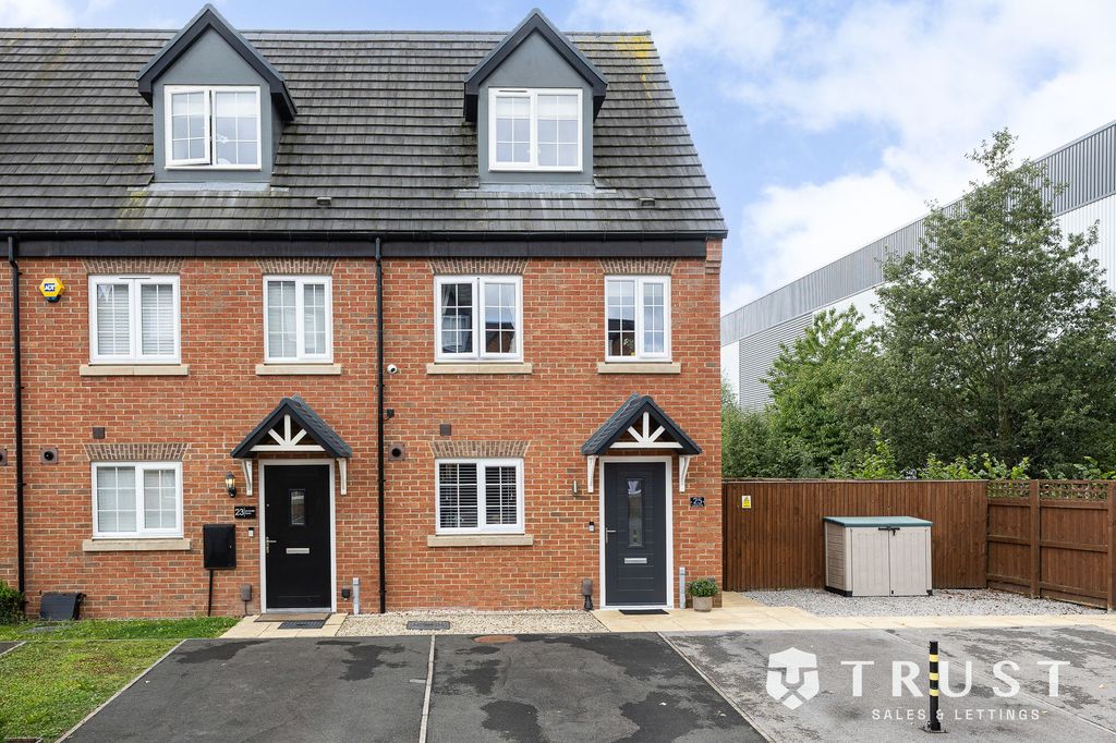 Property photo 1 of 32