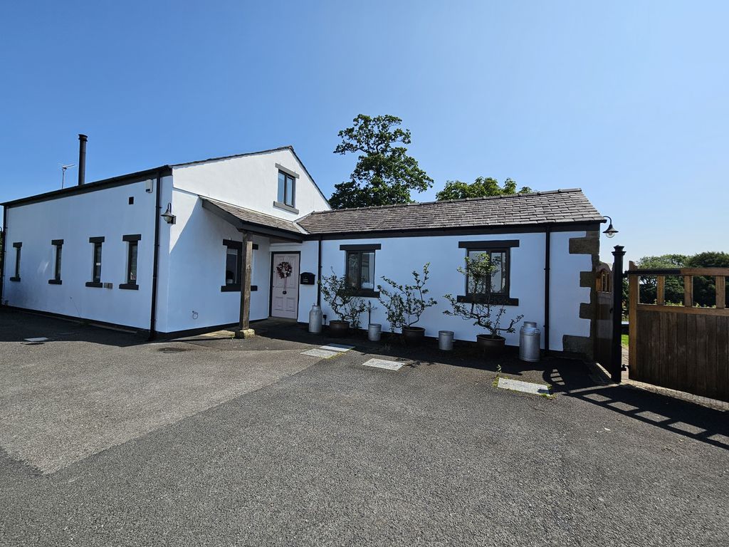Property photo 1 of 32