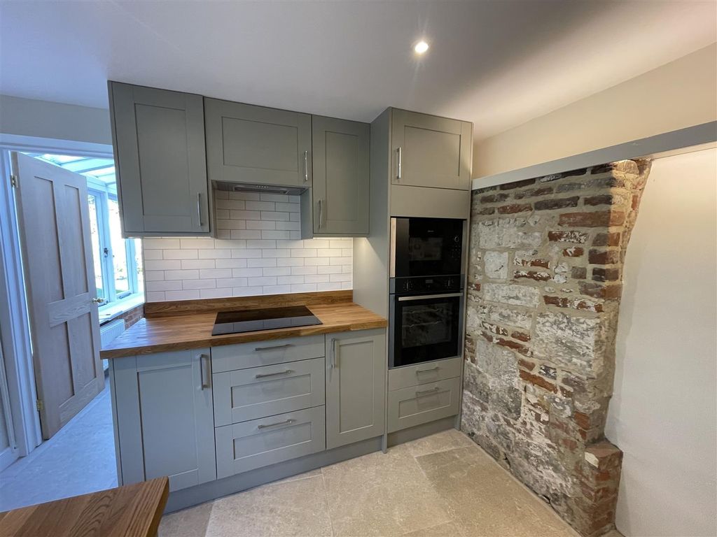 Property photo 2 of 16 Kitchen 1.Jpg