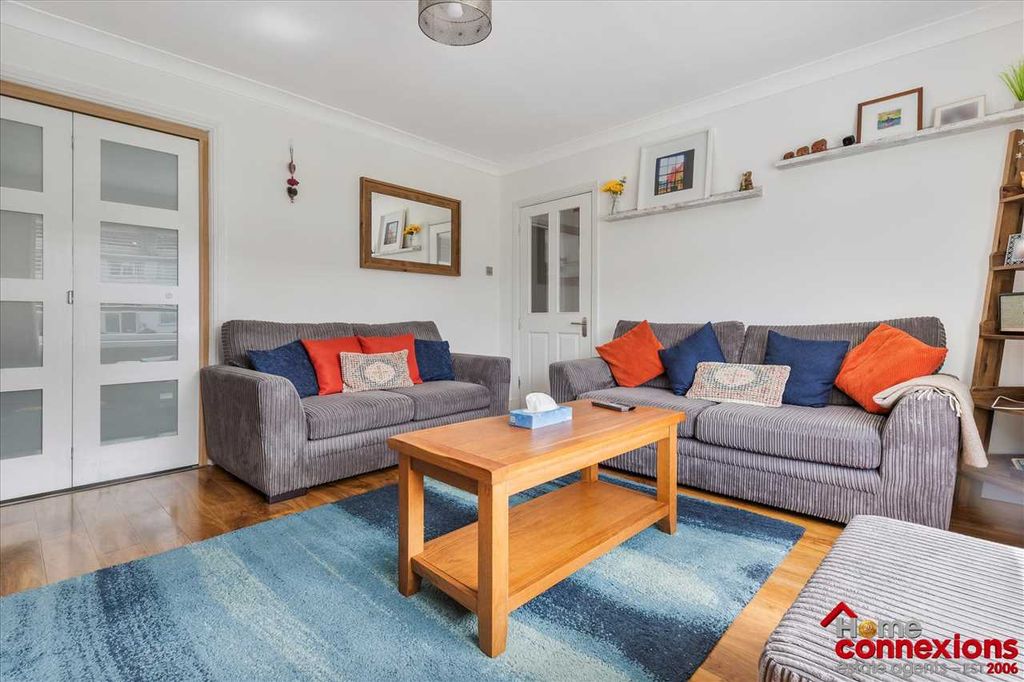 Property photo 3 of 23 Lounge (2)