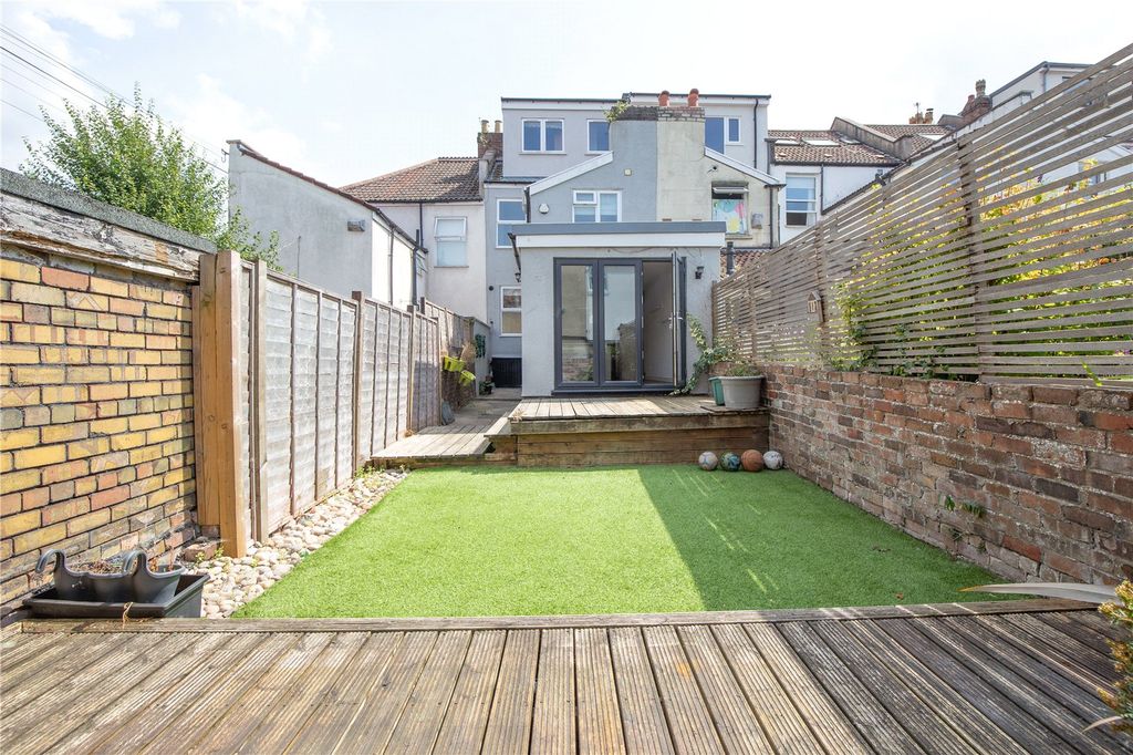 Property photo 3 of 19 Picture No. 28