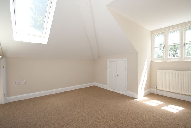 Property photo 2 of 6 Bedroom