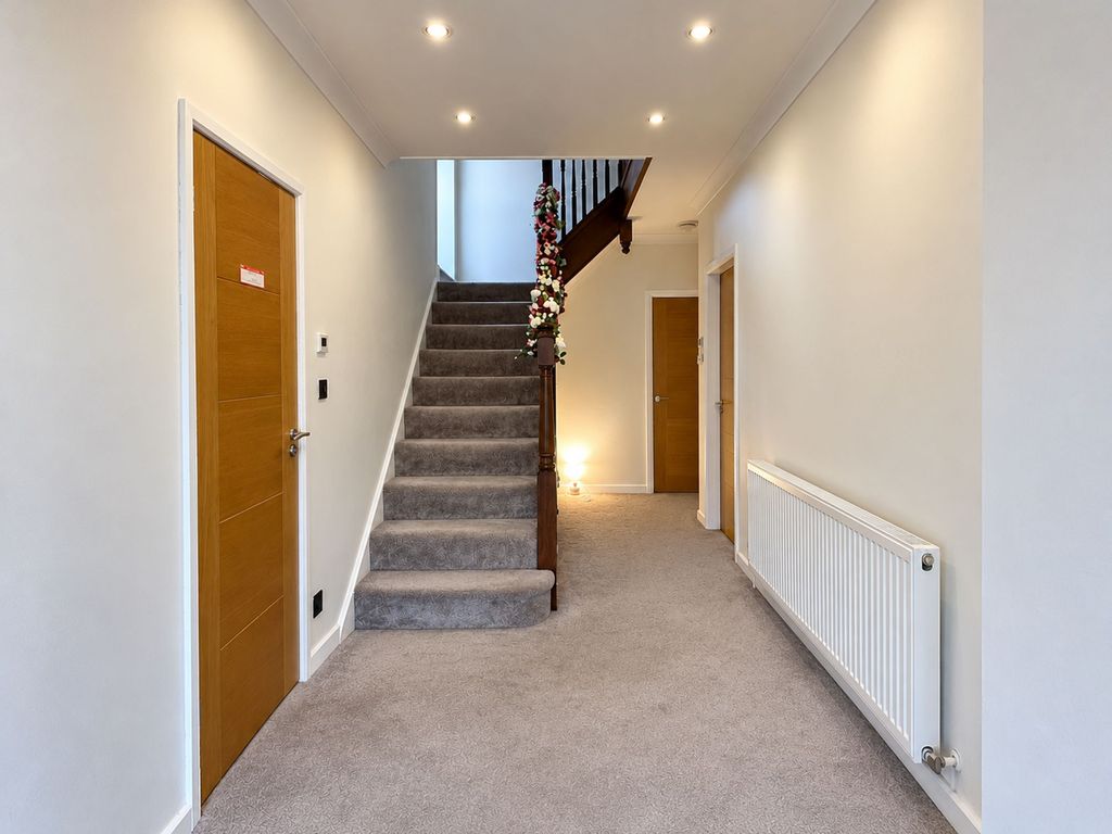 Property photo 2 of 19 Hallway