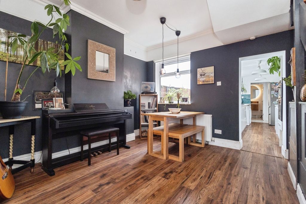 Property photo 3 of 36 Pbox-Img.Jpg