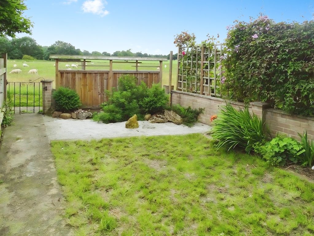 Property photo 2 of 9 Pbox-Garden-338943.Jpg