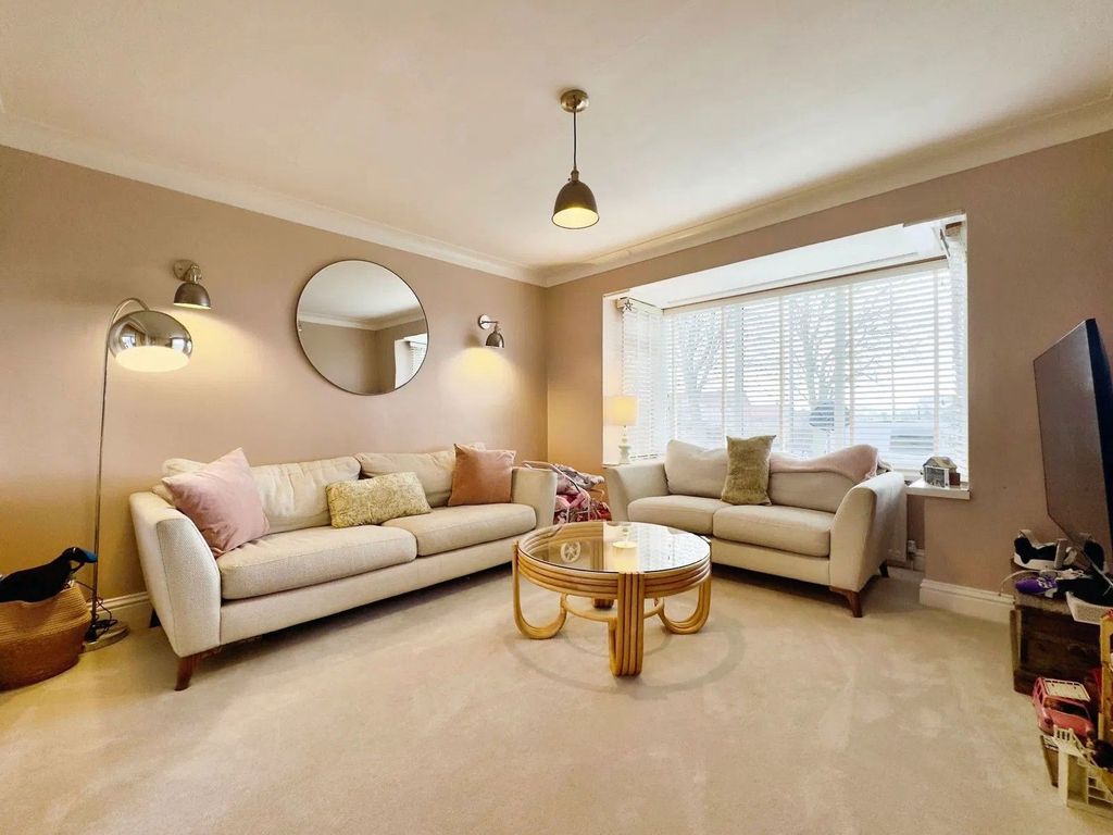 Property photo 2 of 25