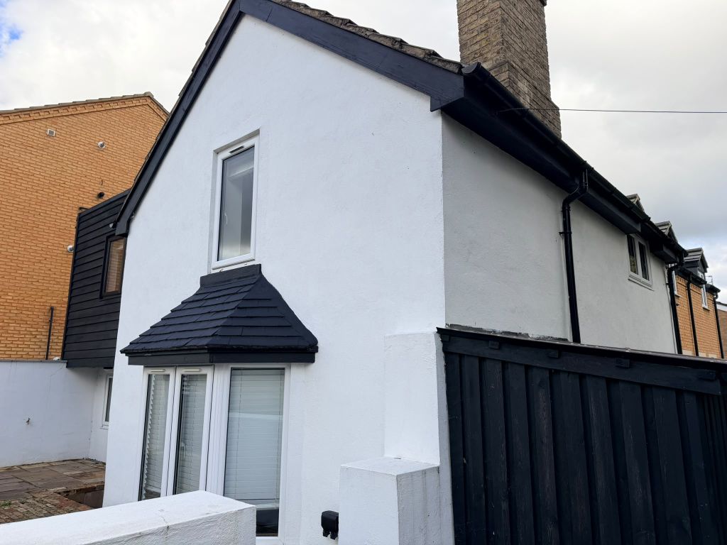 Property photo 2 of 11 Front