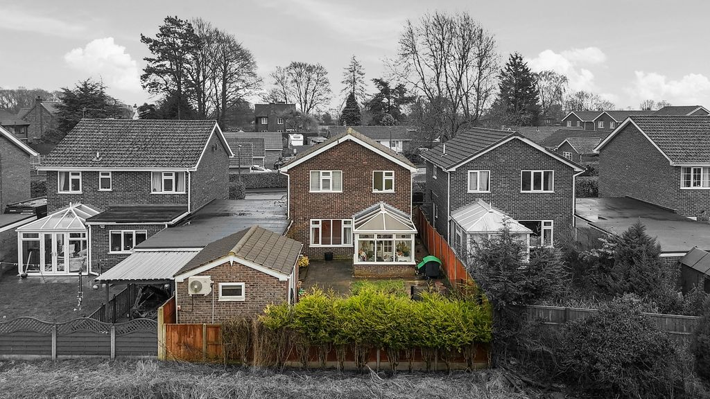 Property photo 3 of 21 Estate Agent Ewemove Scunthorpe Back Of House