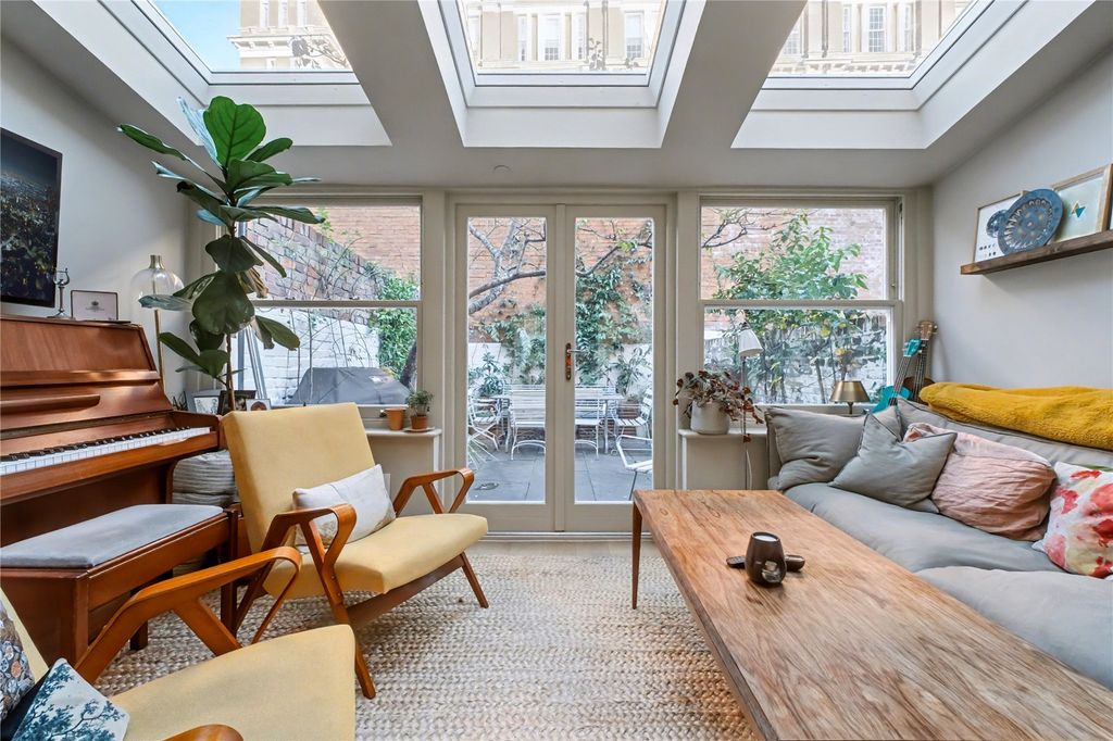 Property photo 2 of 25 Picture No. 17