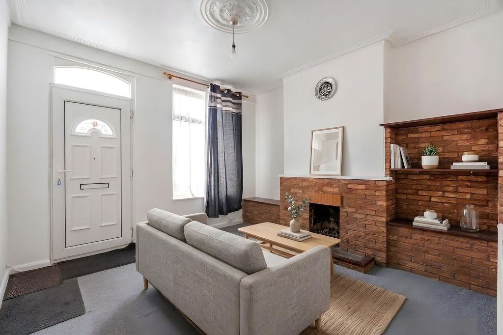 Property photo 2 of 14