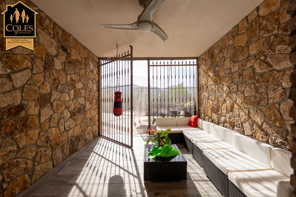 Property photo 3 of 41