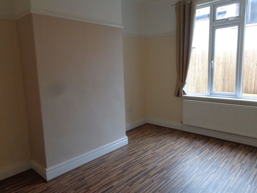 Property photo 3 of 10 Dining Room