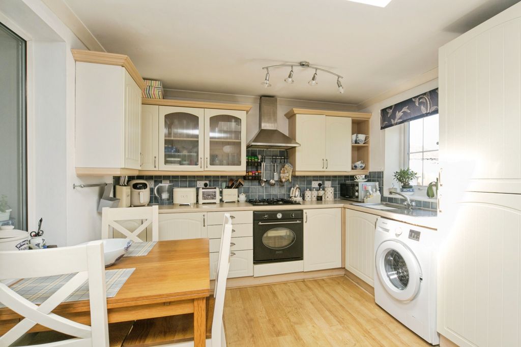 Property photo 2 of 22