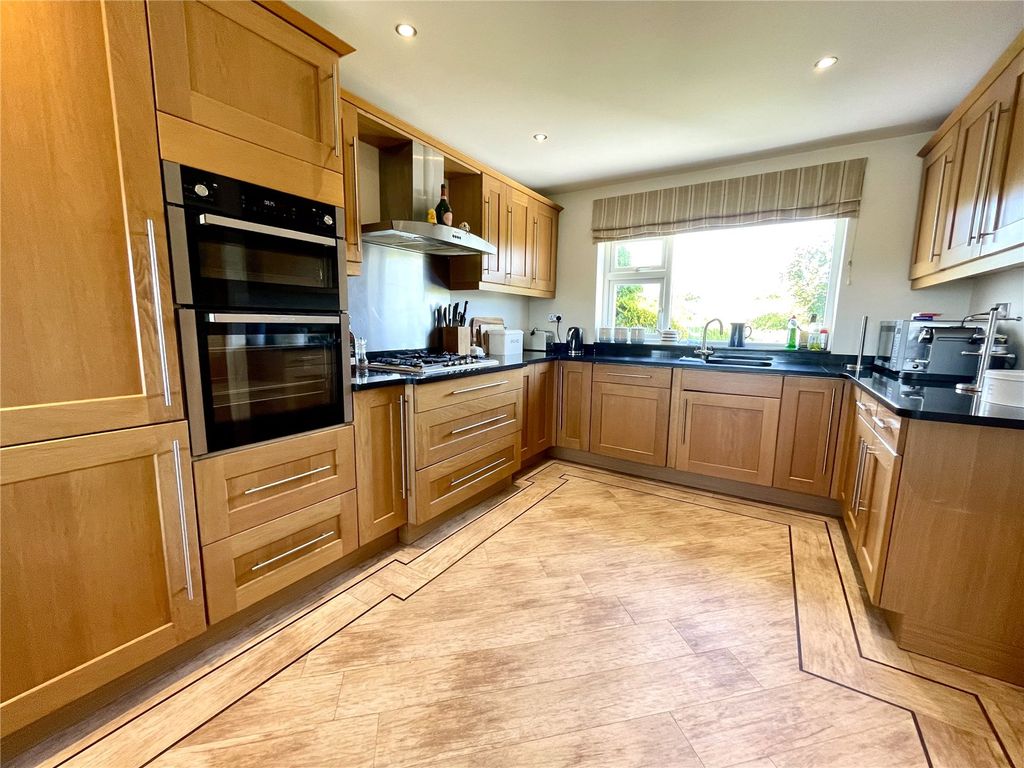 Property photo 2 of 24 Picture No. 39