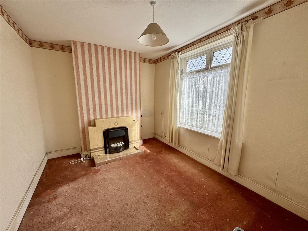 Property photo 2 of 14 Sitting Room