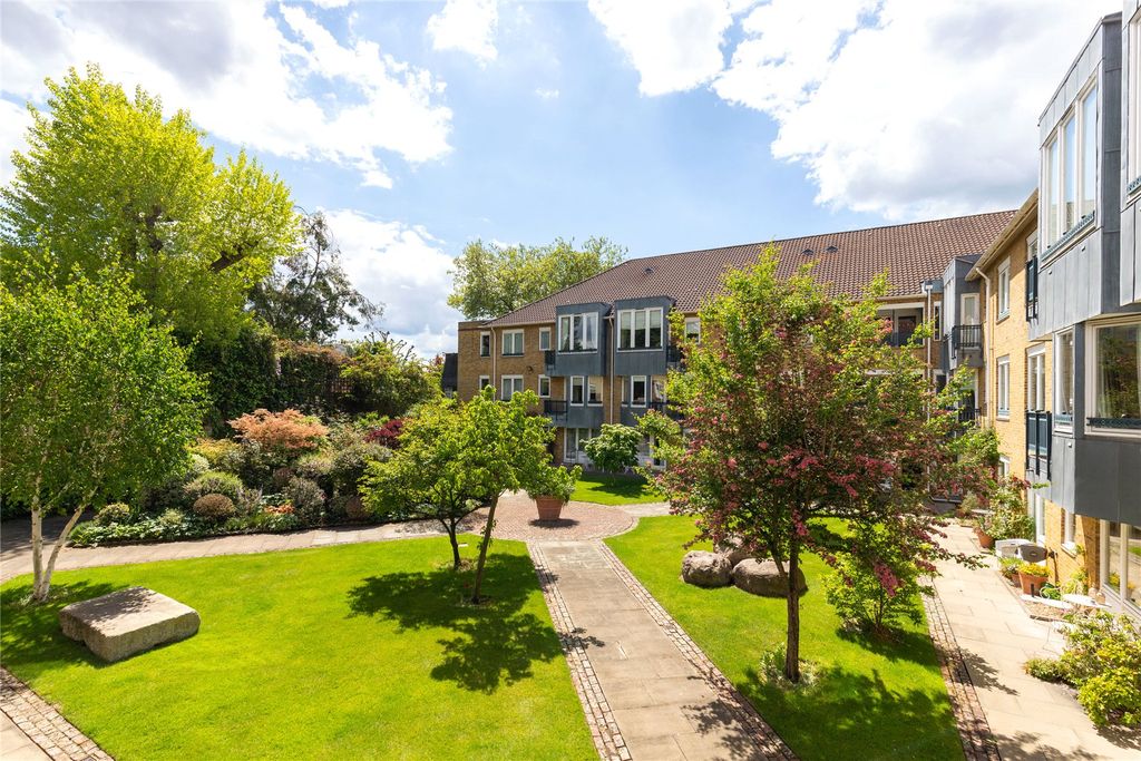 Property photo 1 of 11 Communal Garden