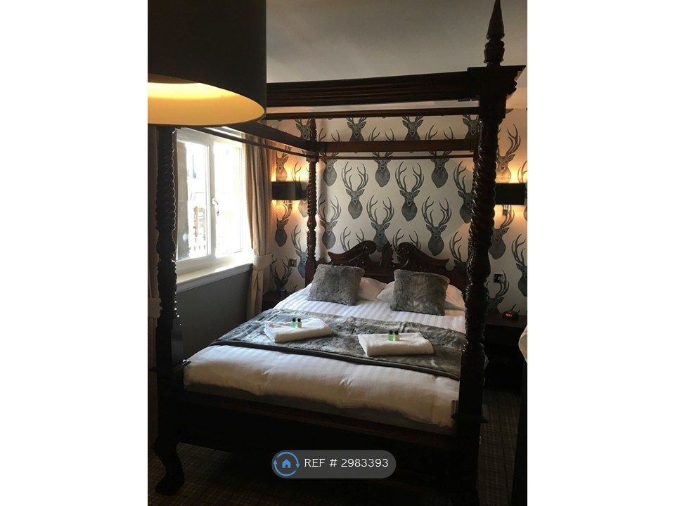 Property photo 2 of 21 Bright And Spacious Double Bedroom