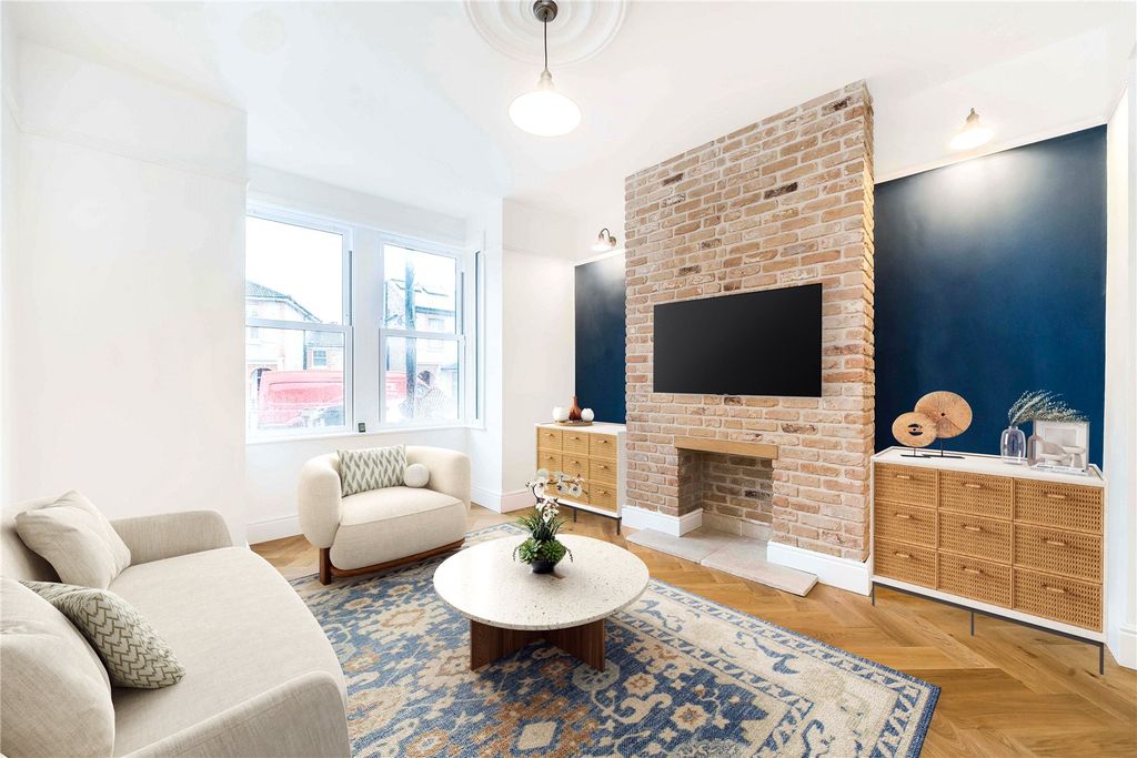 Property photo 1 of 9 Reception