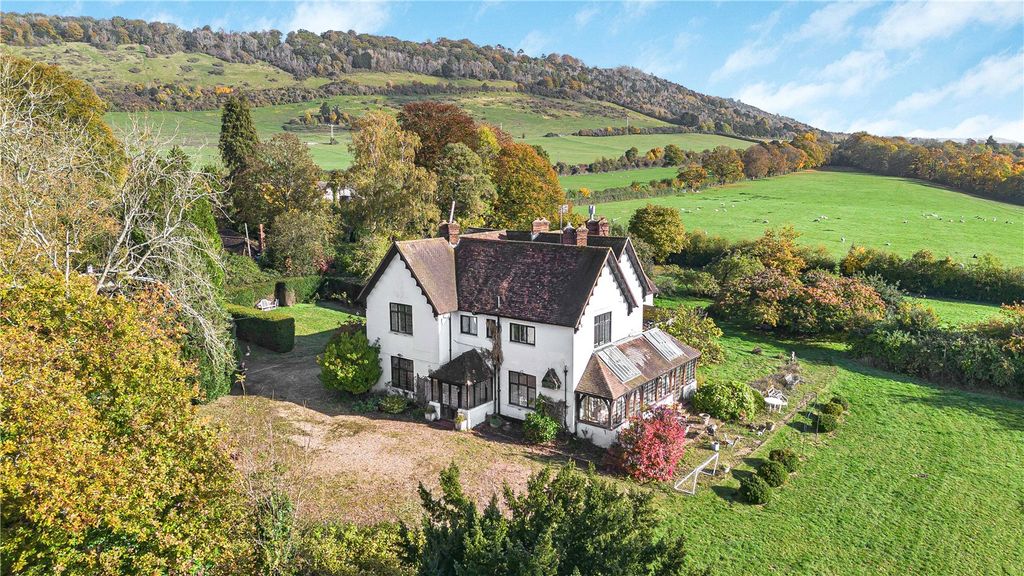 Property photo 2 of 14 Foxbury