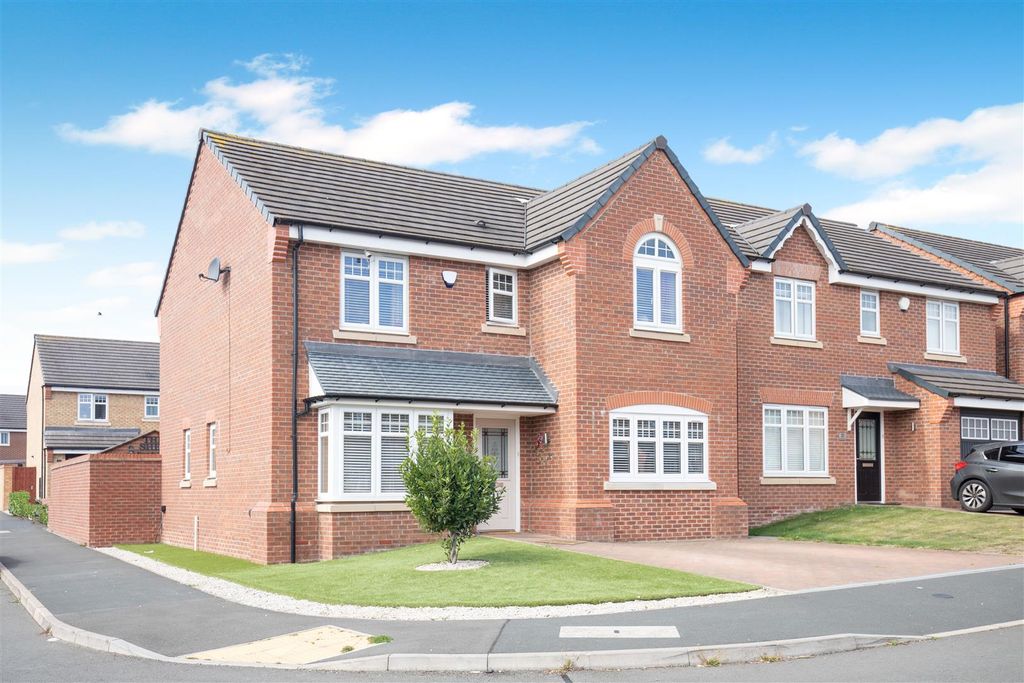Property photo 1 of 38 8660037-Exterior09.Jpg