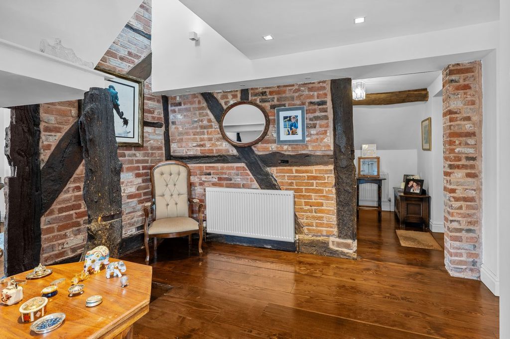 Property photo 2 of 32