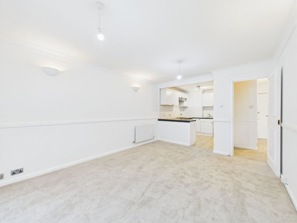 Property photo 3 of 12 4674303