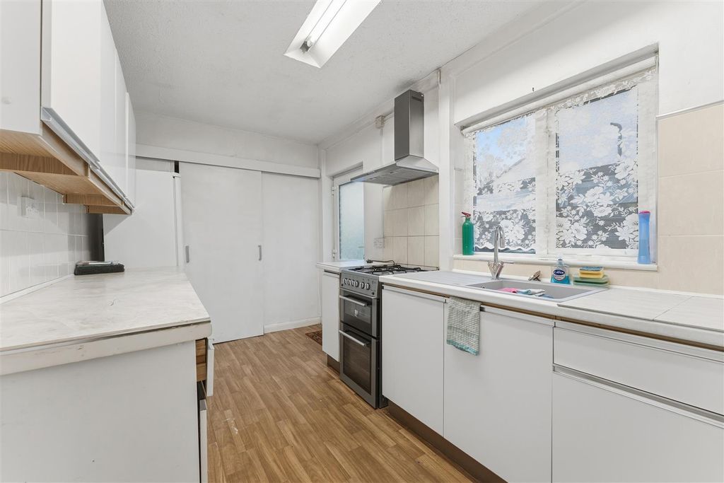 Property photo 3 of 14 Kitchen