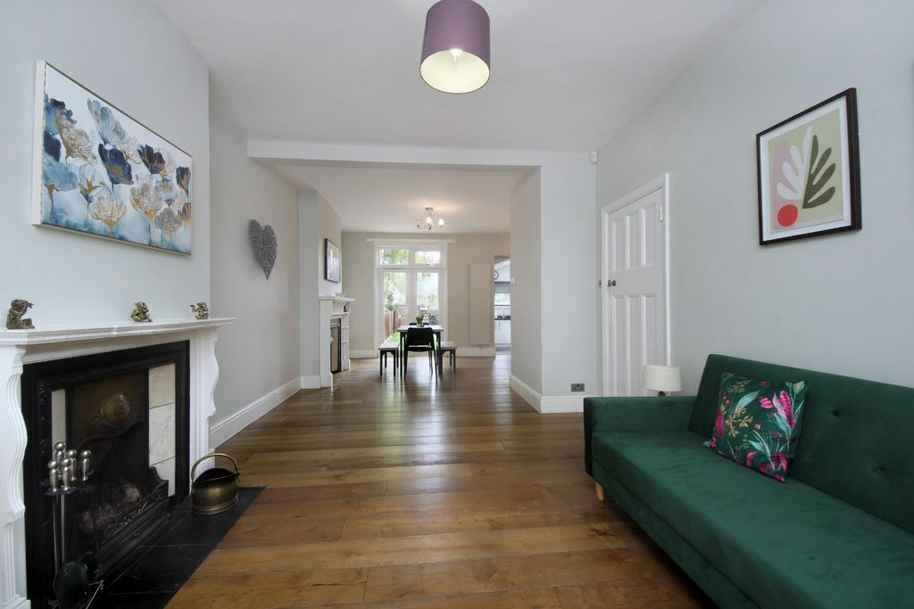 Property photo 2 of 16 Gv- Lindfield -Dressed (3).Jpg