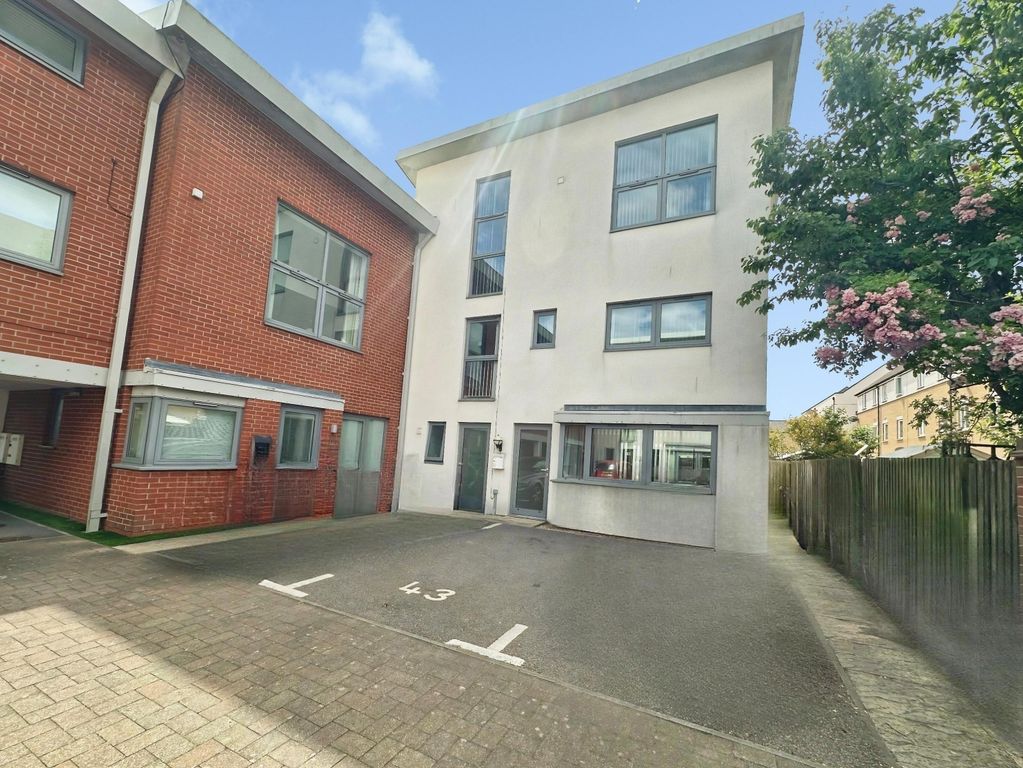 Property photo 2 of 12