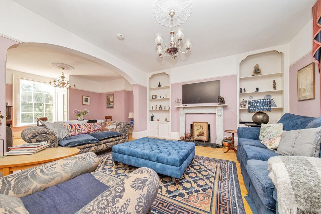 Property photo 3 of 33 Pbox-Img.Jpg