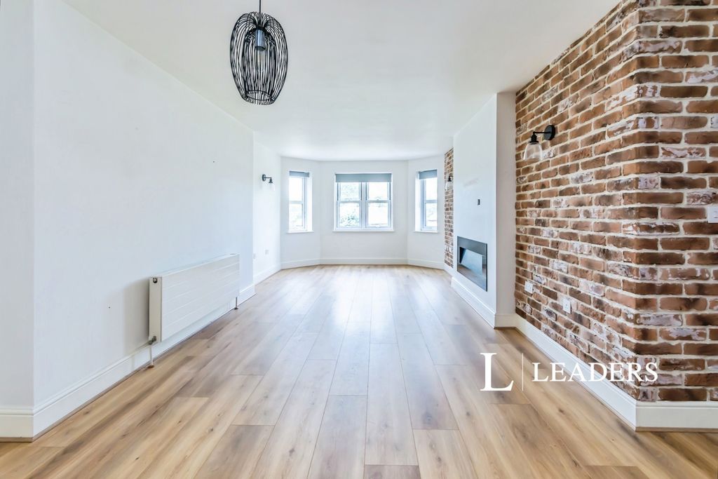 Property photo 3 of 13 Pbox-Img.Jpg
