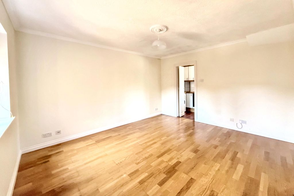 Property photo 3 of 12 Flat 3, The Old Mill, Northgate, Chichester, Po19 1Bp