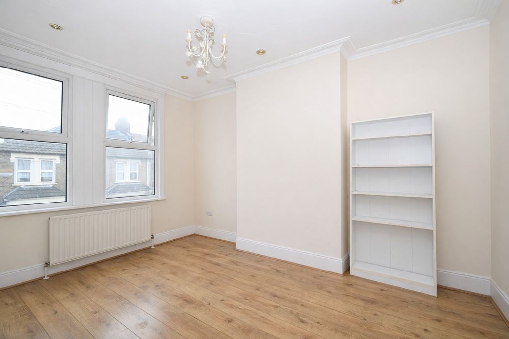 Property photo 2 of 8 5006603