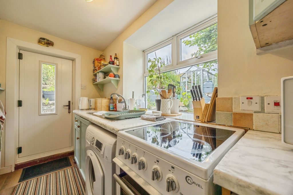Property photo 3 of 28 Kitchen