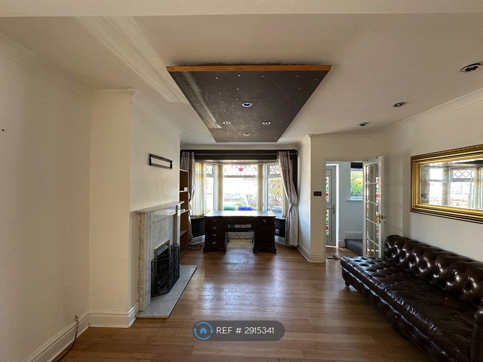 Property photo 2 of 18 Living Room